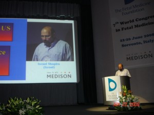 דוקטור שפירא מרצה בכנס בינלאומי באיטליה 2008